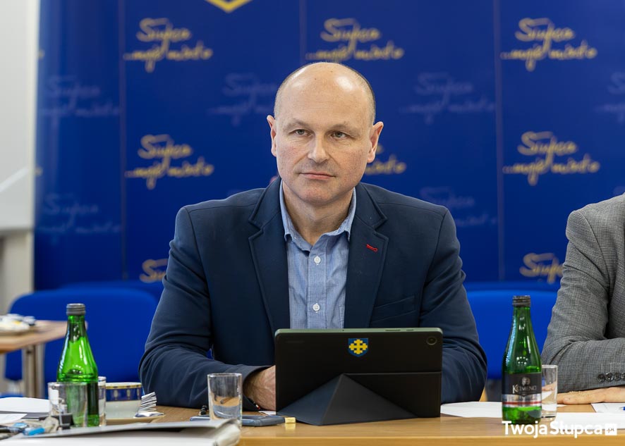 Krzysztof Machowiak podczas posiedzenia Rady Miasta Słupcy